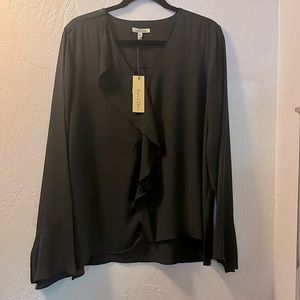 NWT Emma & Olivia women’s Ruffled V-neck Top sz XL